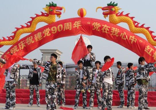 青海部分路段车道封闭施工，请注意避让